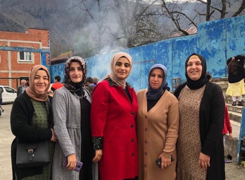 Araklı ilçe Milli Eğitim Müdürü Sn. Mehmet Rıza Keskinsoy, AK Parti ilçe Başkan Yrd. Sn.Ahmet Karabela,İlçe Kadın Kolları Bşk. Sn. Meryem Hamiyet Halil  ve yönetimi;Taştepe ilköğretim okulunun düzenlemiş olduğu’Yerli Malı Haftası’ etkinliğine katıldılar. 
@akkadintrabzon