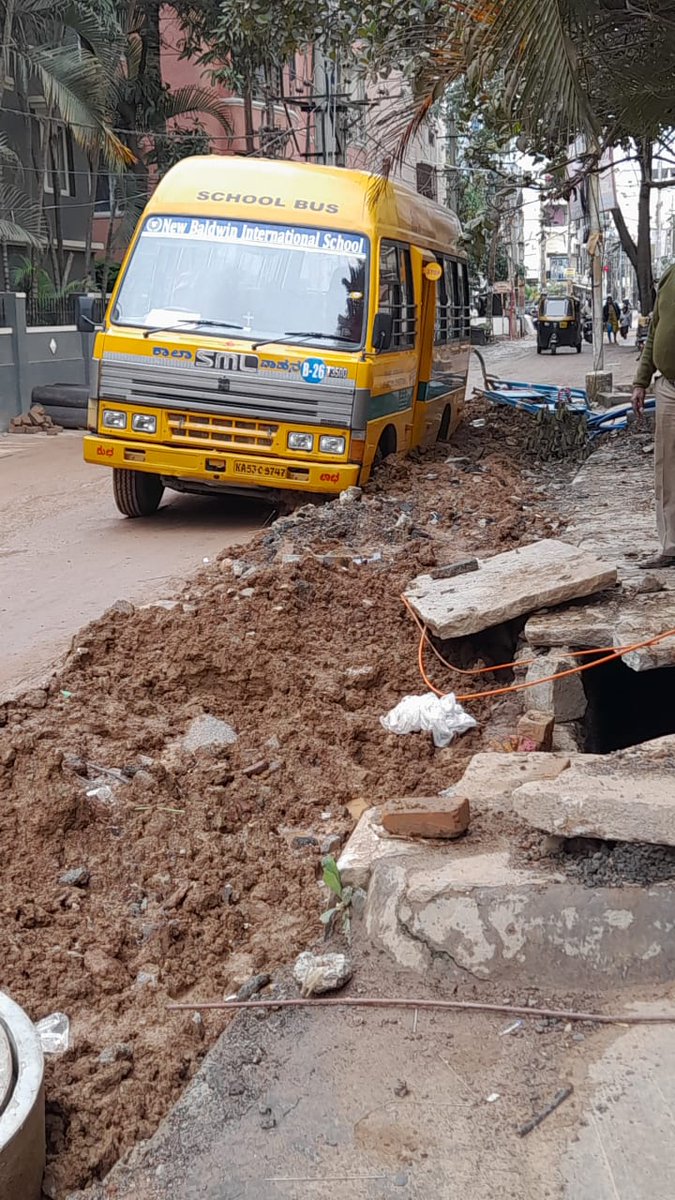 _S_antosh_'s tweet photo. Condition of the 1st MAIN Road, Pailayout,#Mahadevpura #Bangalore since last 2 weeks. Everyday either school bus or some truck or vehicle get stuck and block the movement of complete layout.whole area is dug up since 9month and no civic authority is accountable any help #BBMP ? https://t.co/5U74L7x0QW