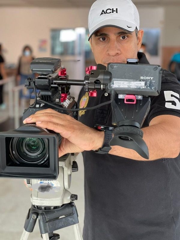 Óscar Rivas Gamboa cierra el año con dos producciones de alta factura  bit.ly/3USCDbe #NoticiasCresta #CrestaNoticias #CrestaCultural #Noticias #Entretenimiento #Cultura #Televisión #TV #Cine