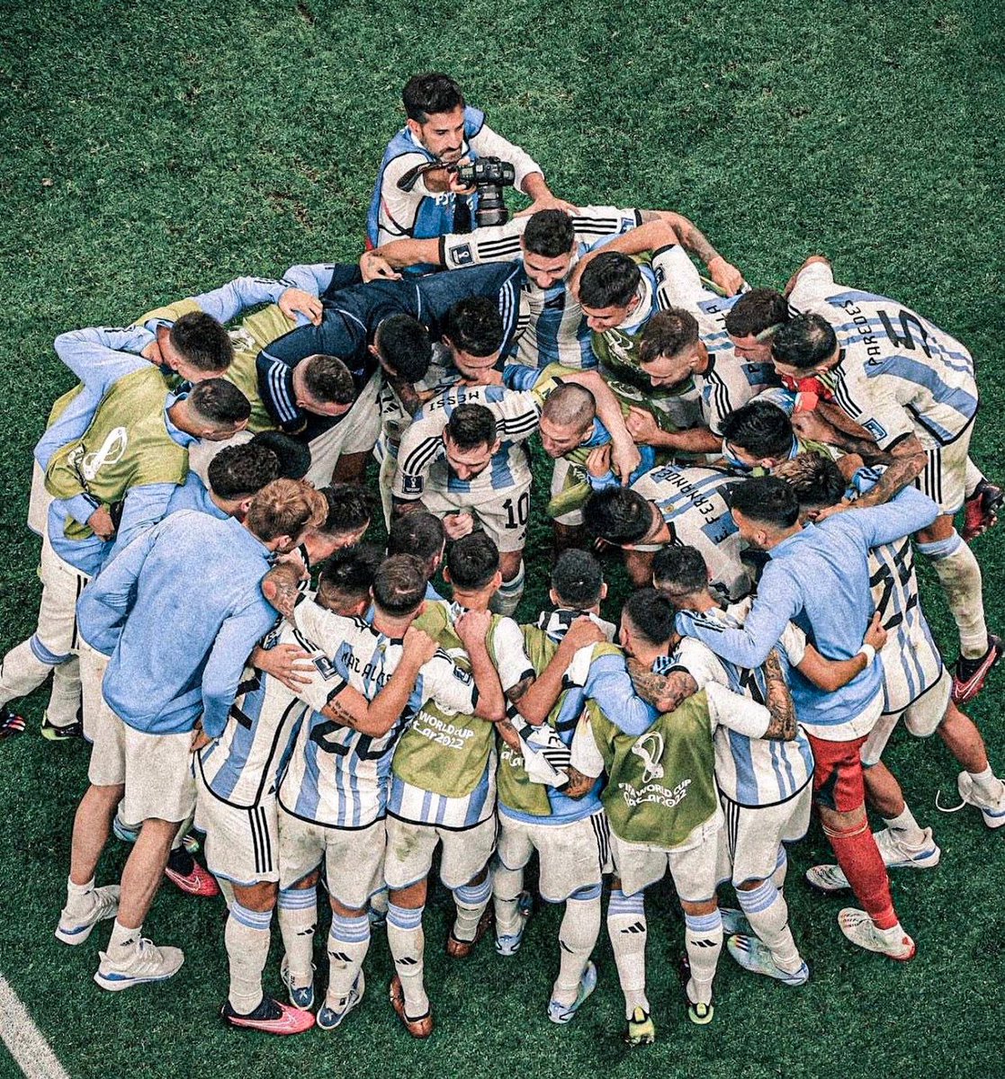 No es de mucho fiar la persona que vaya en contra de la Argentina de Leo Messi. El Dios de este bendito deporte no se puede retirar sin un Mundial.  <a href="/fifaworldcup_es/">Copa Mundial FIFA 🏆</a> #Arg ⚽️🐐