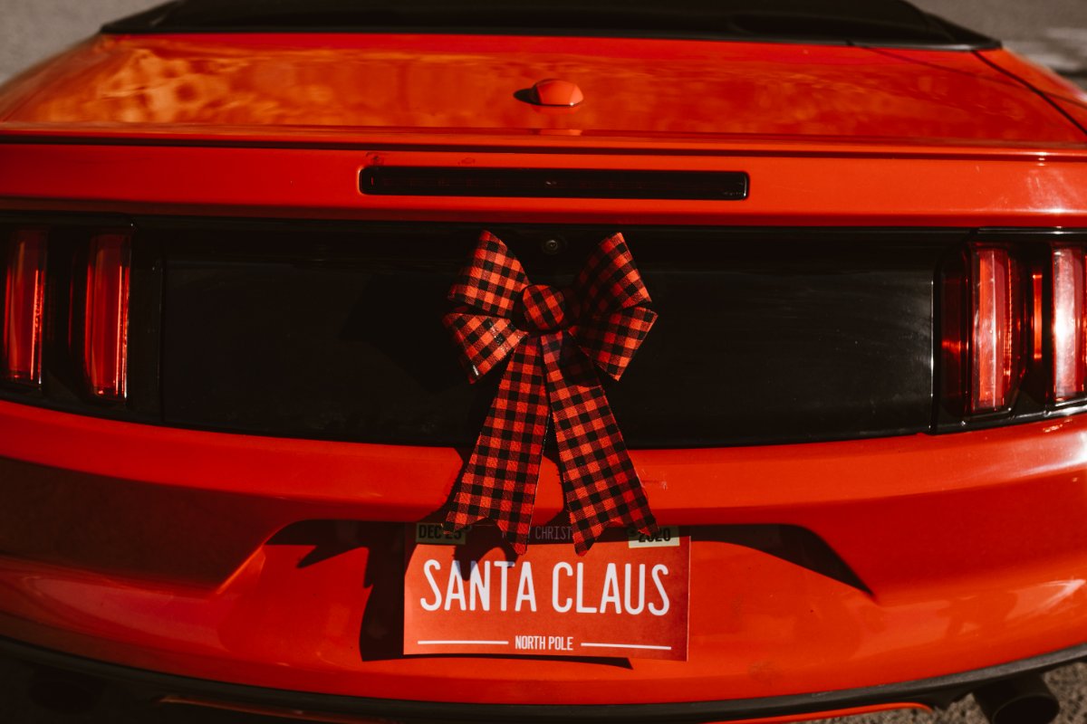 Santa wouldn't keep his sleigh dirty, and neither should you! Stop by #EZCleanWashAnd10MinuteOilChange to have everything shining before the holidays.