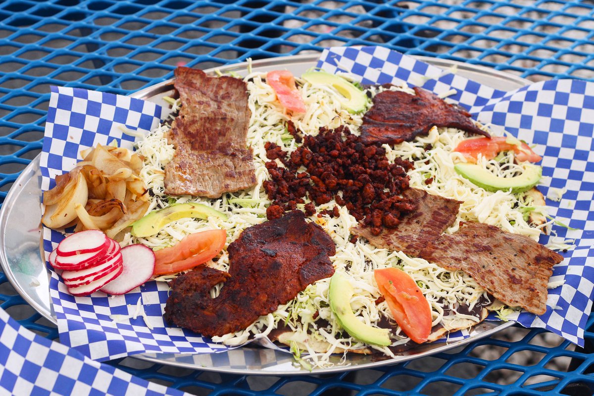 cesarischafa's tweet image. Gave our Top San Jose restaurants guide a nice refresh. Among the new spots you'll find crisp Detroit-style pizza, Sinaloa-style mariscos, tlayudas and the most crackly, thick chicharrones in all the land. Check it sfchronicle.com/projects/best-…