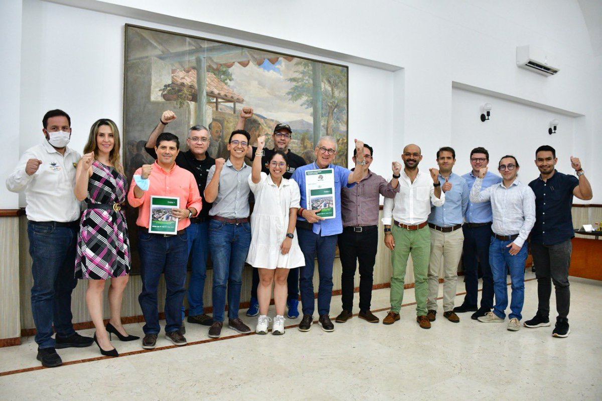 AreaM_Cucuta's tweet photo. La @AlcaldiaCucuta recibió hoy la socialización final del Plan de Movilidad Sostenible y Seguro por parte de #CalyMayor #Deloitte y @Findeter , y continuamos con el compromiso de sentar las bases para brindar al Área Metropolitana, una movilidad eficiente, sostenible y segura. https://t.co/p8P7OYUOr0