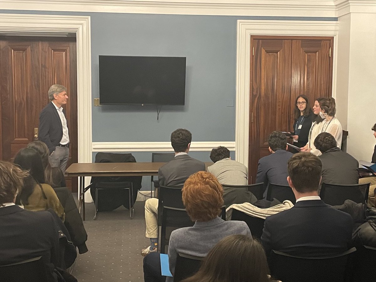 Yesterday, Tom met with a group of Jewish students from the 7th District who are part of @TheRAC educational program. Students gave Tom presentations on reproductive rights, mental health services, gun violence prevention, and more.