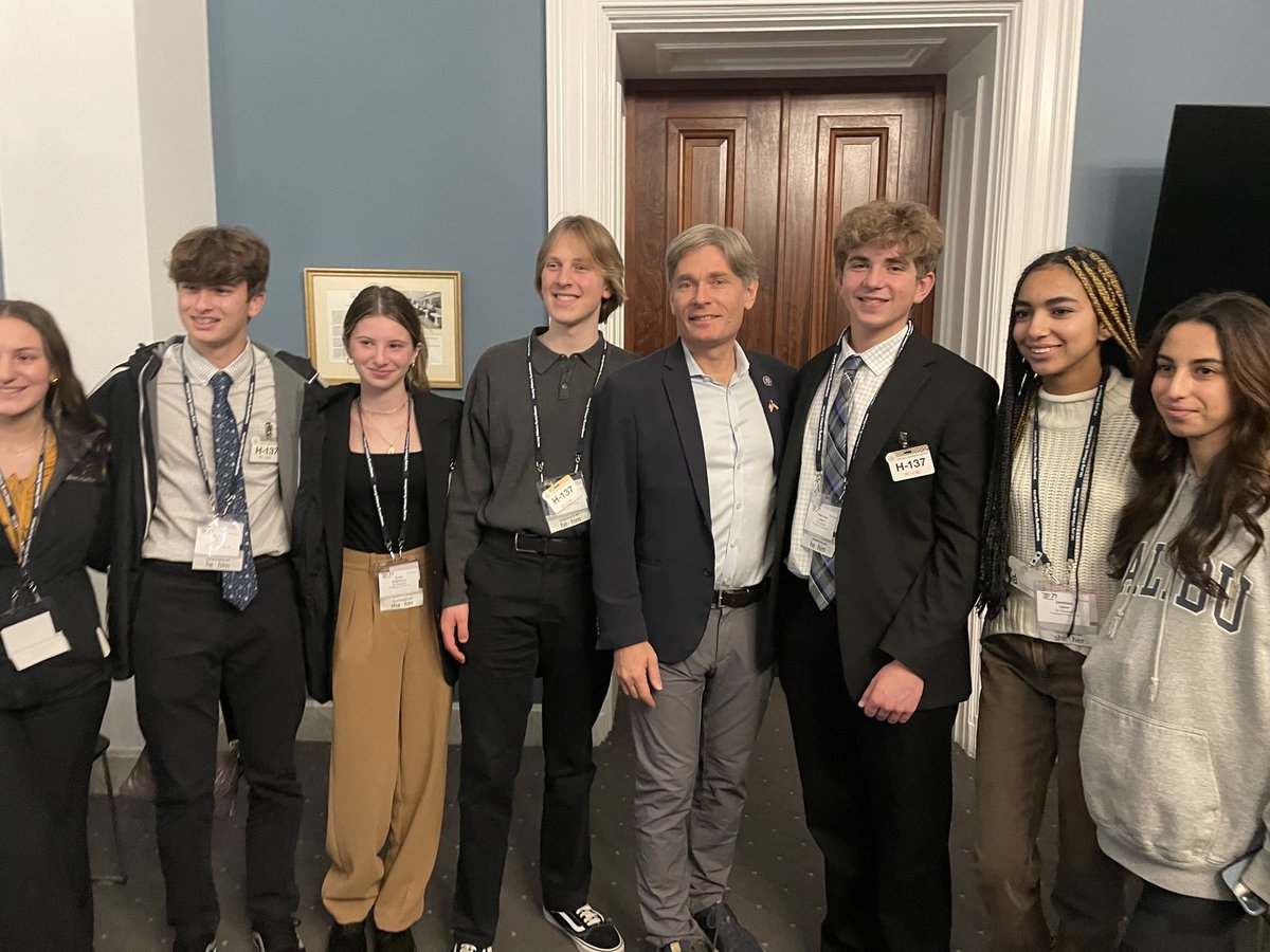 RepMalinowski's tweet image. Yesterday, Tom met with a group of Jewish students from the 7th District who are part of @TheRAC educational program. Students gave Tom presentations on reproductive rights, mental health services, gun violence prevention, and more.
