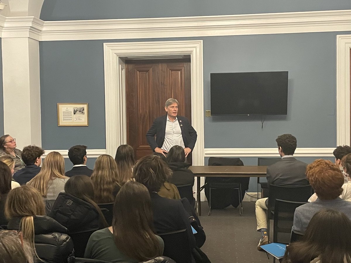 RepMalinowski's tweet image. Yesterday, Tom met with a group of Jewish students from the 7th District who are part of @TheRAC educational program. Students gave Tom presentations on reproductive rights, mental health services, gun violence prevention, and more.