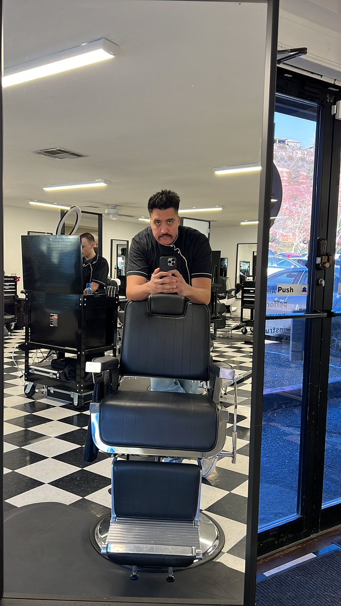 200 more hours and I’ll be a licensed barber. 

This is a dream come true for me and something I have always wanted to pursue. 

Can’t wait to own a few shops someday. 

Gm

💈🤝