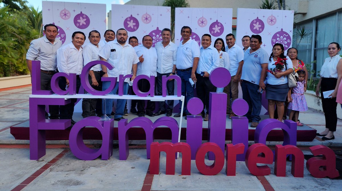 GranCampeche's tweet photo. ¡Gracias maestro @aostoaortega y gracias @ErickReyesLeon! La Gran Familia Campeche: @RaulPozosMx #LaGranFamiliaConLayda (3) https://t.co/q6RTCpVsNc