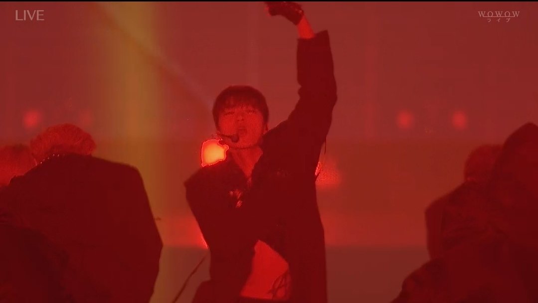 MINg_T_GI's tweet image. 뉴월드 
.콘서트 시작 전 스스로를 의심하지 말라 주입 
.배경 굳게 닫힌 제국의 성벽 
.검은 망토를 두른 사람들이 모여듦
.성벽 앞으로 진격