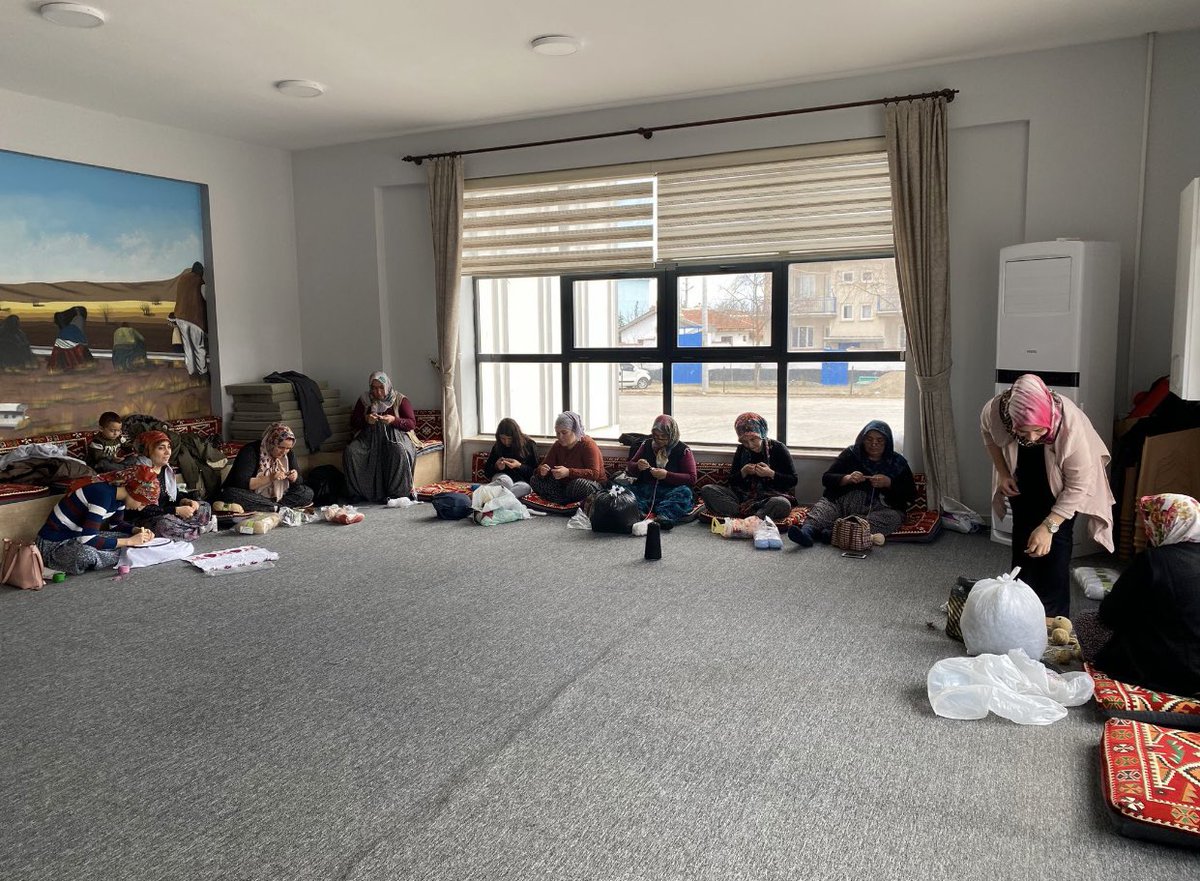 Kadın Kültür Evimizde Amigurumi ve Tel Kırma Kurslarımız kadınlarımızın yoğun ilgisi ile devam ediyor. <a href="/kubrayigitbasi/">Doç. Dr. Kübra Güran Yiğitbaşı</a> <a href="/AfyonValiligi/">T.C. Afyonkarahisar Valiliği</a>