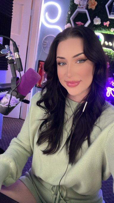 Twitch . Tv/itslynxie https://t.co/KPMjocruvP<a href="/tag/newprofilepic"class="tags"><span>#newprofilepic</span></a>