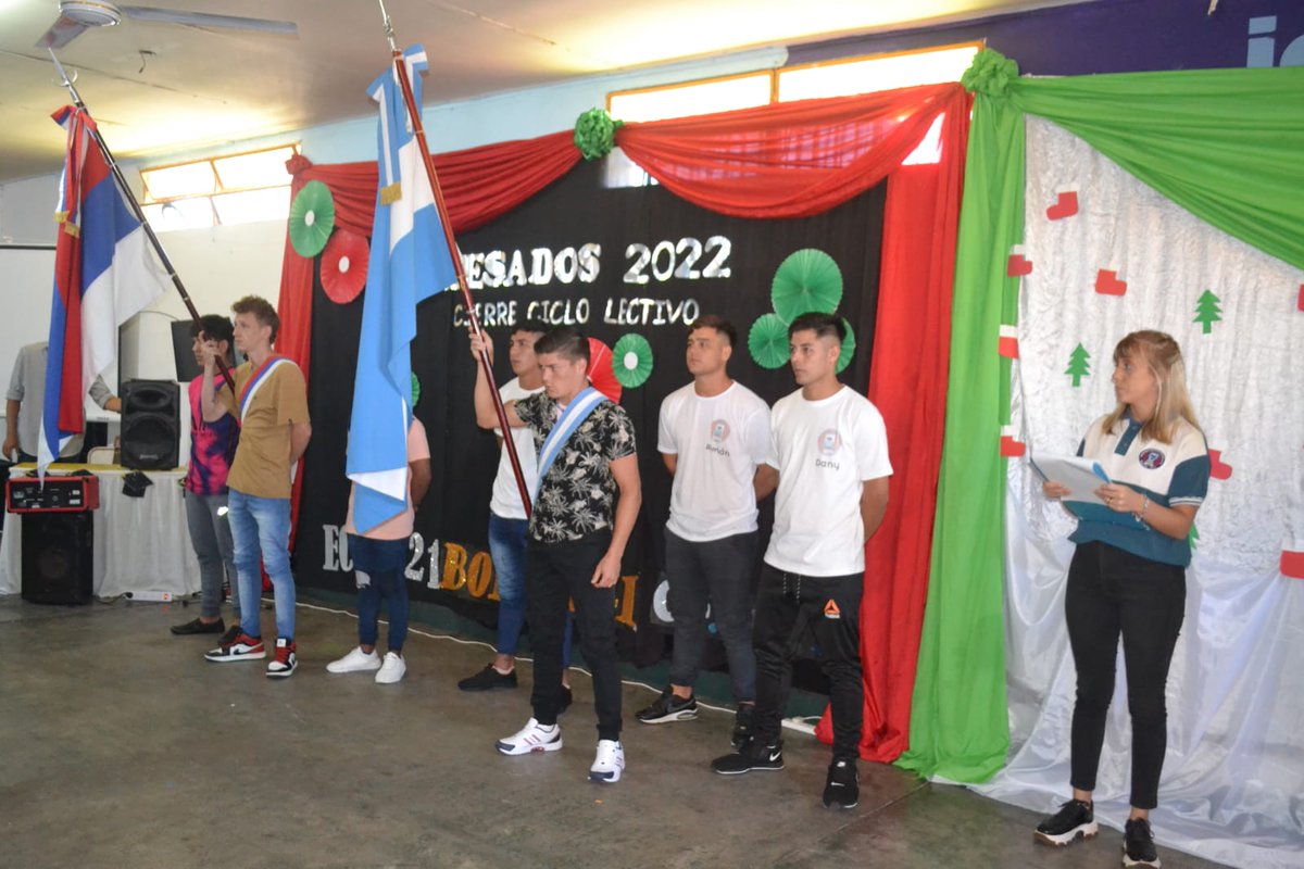 DuttoManuel's tweet photo. #Hoy en la #UPIV se realizó el acto de colación de la escuela primaria y secundaria.
En la unidad funcionan talleres de oficios en los que se recibieron internos y personal penitenciario, que además de su trabajo diario se esfuerzan por seguir capacitándose ¡Felicitaciones!👏🏻 https://t.co/OAFiLendCi
