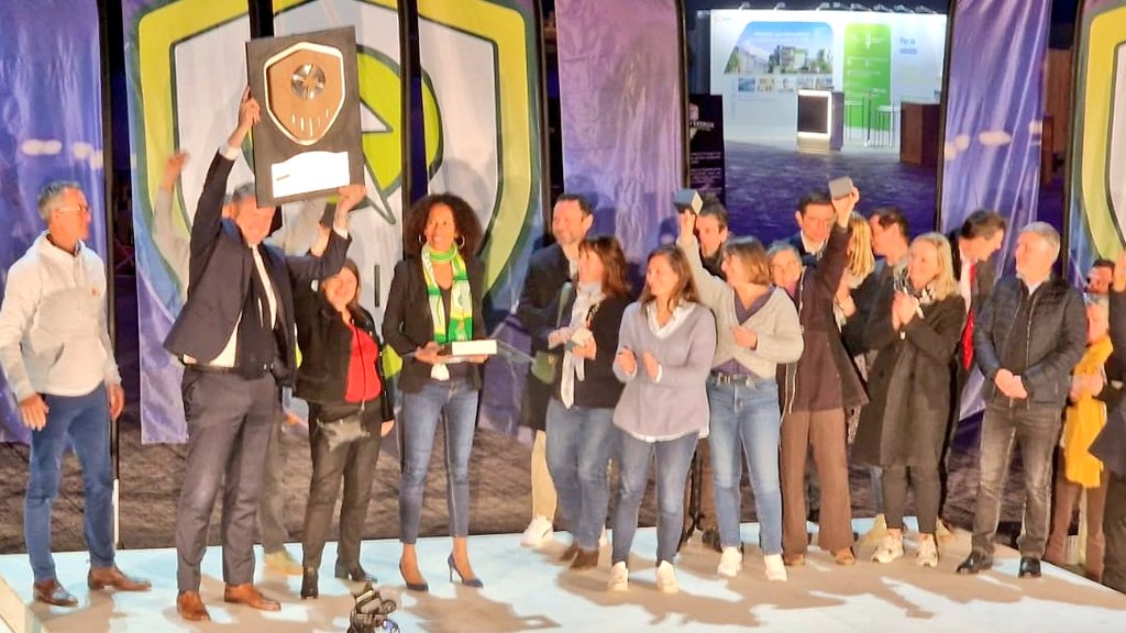 etchoungui's tweet photo. La 1ère place pour @Orange au championnat d'économies d'énergie #CUBE🏆 et c'est la 🌍 qui gagne ! 9.3GWh économisés #SobrietéEnergétique soit ~1000t de CO2 en moins sur un an : Bravo aux 17000 salariés impliqués 🇨🇵 &amp; à l'international cc @fabiennedulac  @nicolasguerin68 https://t.co/s0KNn4EnWP