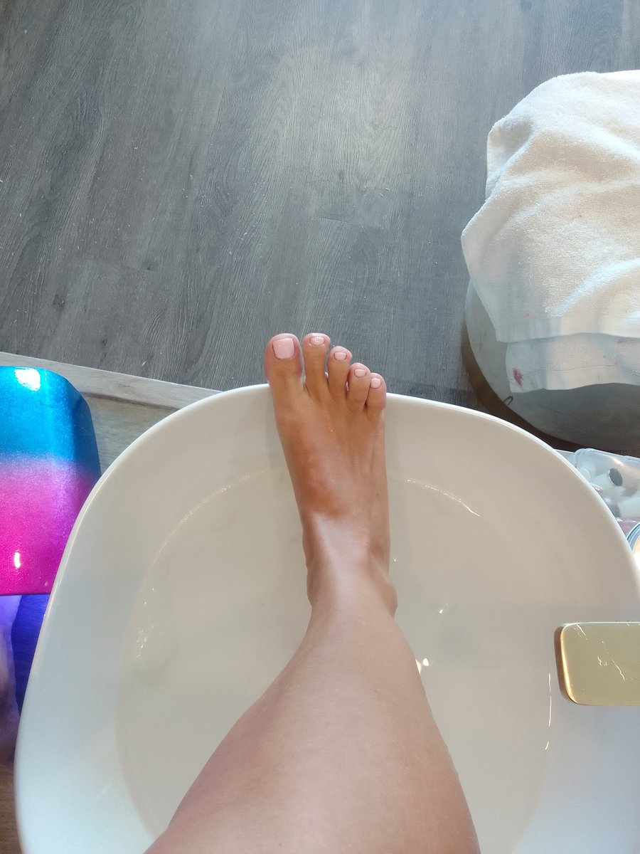 Yessenia_LP's tweet photo. Día de arreglitos 💅👣 https://t.co/YNY2Qtn5uo