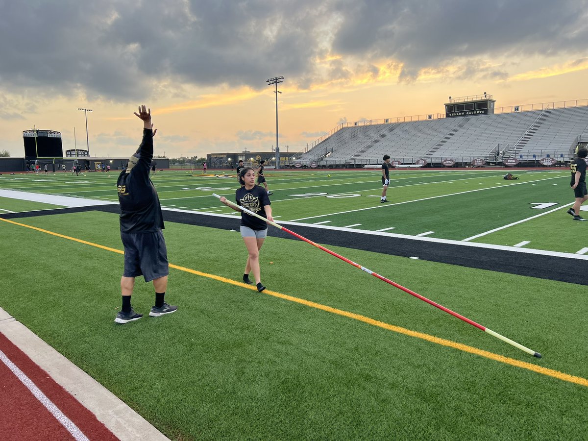 Jag_02179's tweet photo. Offseason Track Practices:
•0️⃣ Period 6:15am-7:15am
•9th Athletic Period
•After School 4:30pm-5:15pm #NoExcuses #BuildingChampions #JacketMentality #WhateverItTakes https://t.co/ABJZZuqiWB
