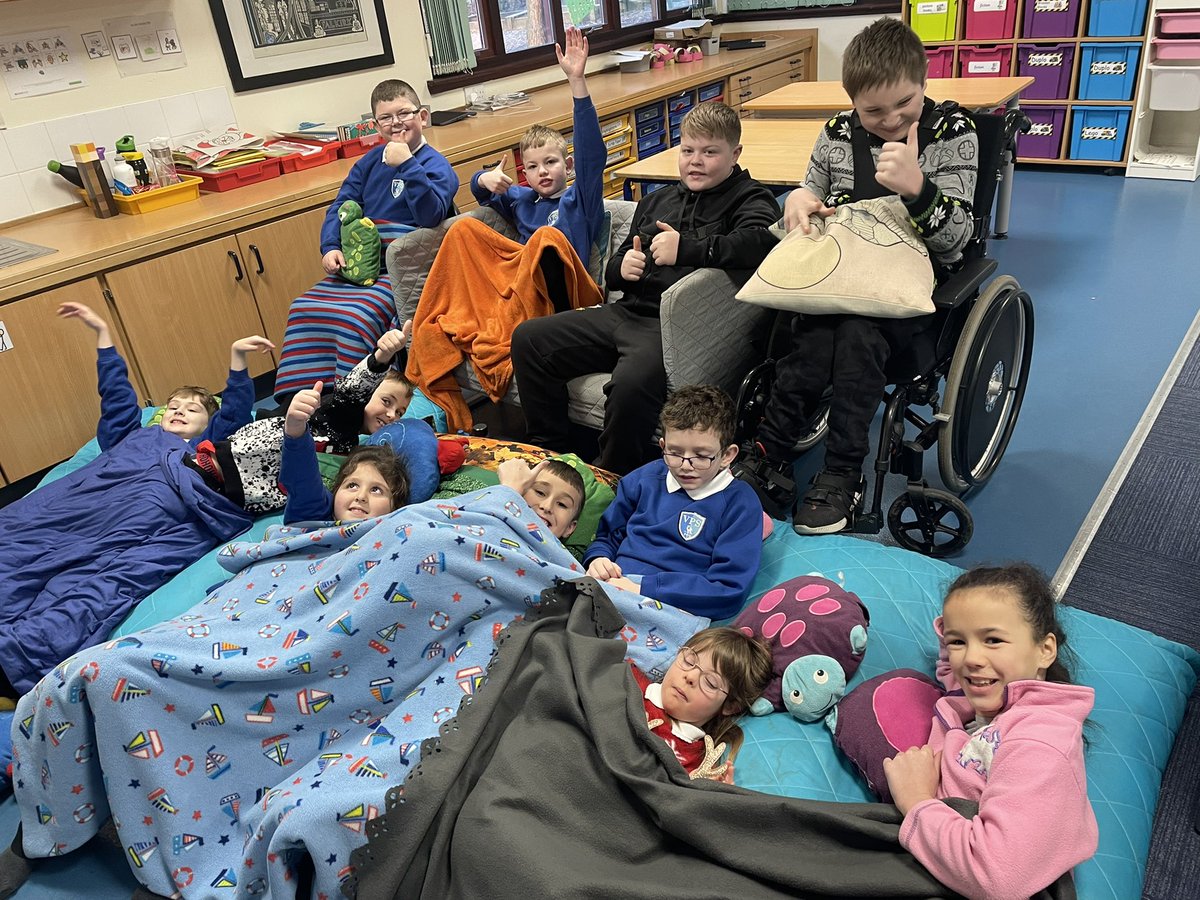 Miss Prentice & The Hive 🐝 tweet media