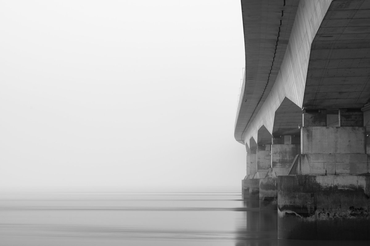 RiddellPhilip's tweet photo. "Drifting"

#Nikon #Z6ii, #105mm @ f/10, 25 seconds, ISO 100

#monochromephotography #blackandwhitephotography #landscapes #bridge #M4 #PrinceofWales #fog #longexposurephotography #England #Wales #seascape https://t.co/bWO9JfIq8z