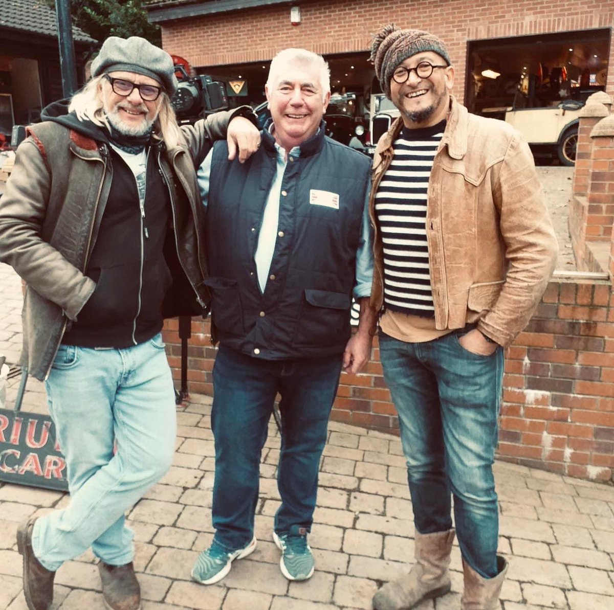 HardyClassics's tweet photo. Watch us tonight on @QuestTV on Shed and Buried at 9pm! (Channel 12) @HenryColeTV @fuzztownshend #shedandburied #questtv #quest #tv #classiccar #classiccars #automobilia #henrycole #fuzz #fuzztownsend https://t.co/0NQOmjigvr