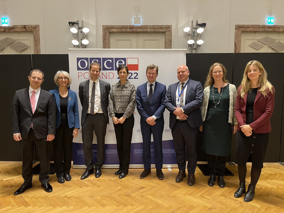 .<a href="/OSCE/">OSCE</a> GoF of Mediation, 🇹🇷🇨🇭🇫🇮, organized today in Hofburg a discussion. 

DepDG Mikael Antell of <a href="/Ulkoministerio/">MFA Finland 🇫🇮</a> stressed how 🇷🇺’s full-scale war has challenged fundamentals of peace mediation &amp; that 🇫🇮 will stand by🇺🇦 for as long as it takes and continue its steadfast support.