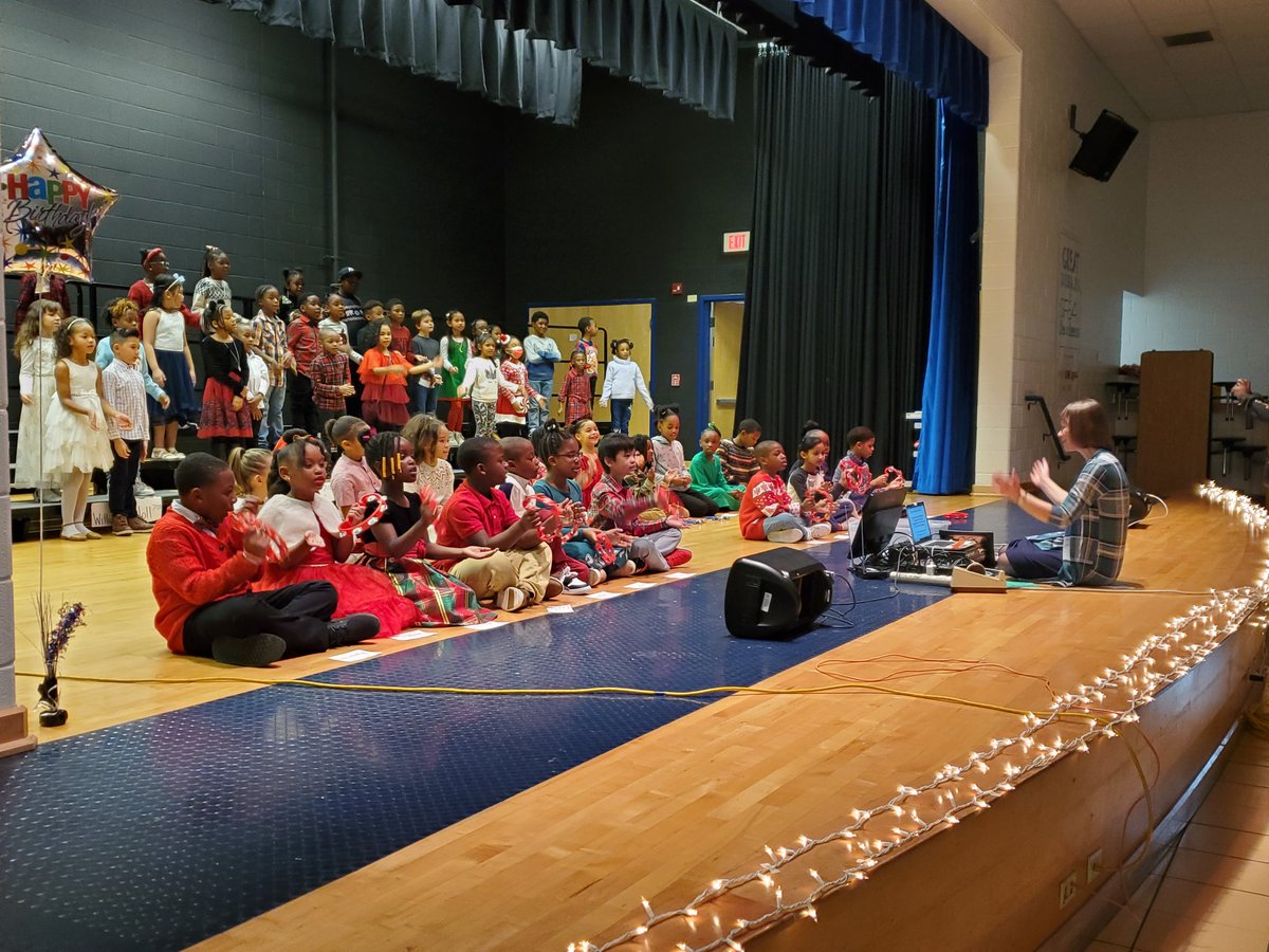 We had a packed house last night for both sessions of our 2nd Grade Winter Music Program at Newtown! Our music teacher, Mrs. Stultz, did such an amazing job preparing our students for their big performance! @Newtown_E @MikelleWilliam5