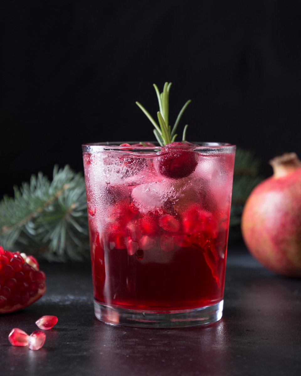 _Big_Gin's tweet photo. 12 Days of Cocktails starts with Holiday Pomegranate #GinCocktail!

4 oz Big Gin
2 oz pomegranate juice
2 oz orange juice
2 tspn honey
sparkling water

Shake juices, honey &amp; Big Gin in shaker with ice. Pour over ice into a glass, top with sparkling water. Garnish with rosemary. https://t.co/4Cp1mXSQYm