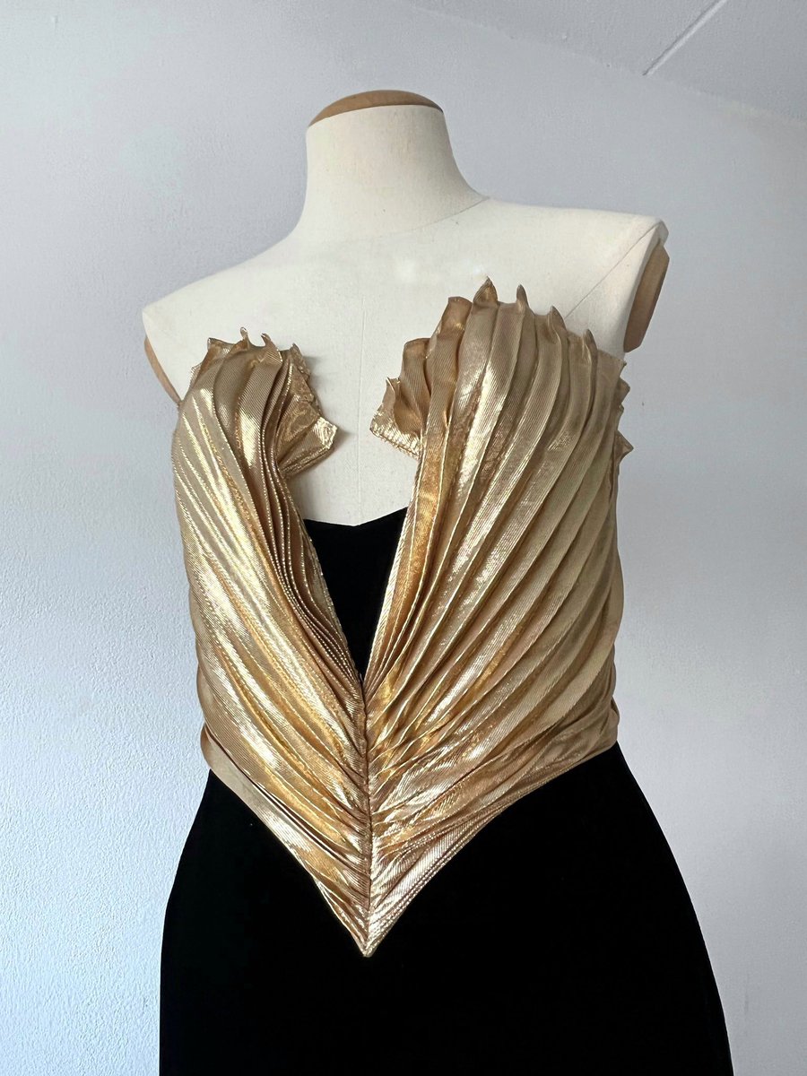 she really casually wore the rarest thierry mugler lamé corset designed in 1985 and this is the only pic she posted in it