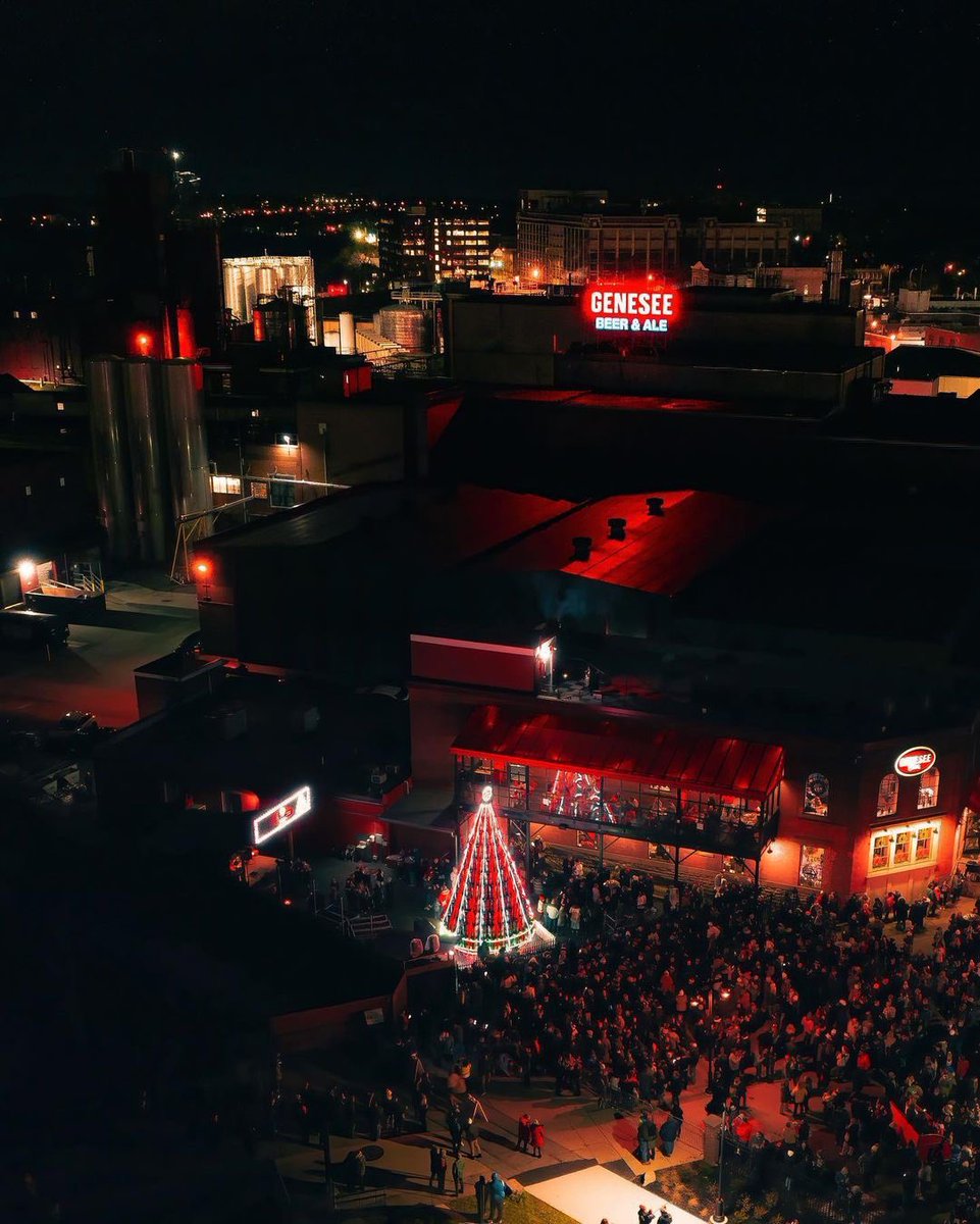 RocTownLive's tweet photo. 📷📸📷 from • @md.media.co Genesee Brew House 🍺🎄
.
.
.
.
.
.
#rochesterny #thisisroc #roctopshots #genesee #beer #kegtree #geneseebrewhouse #visitroc #holidays #lights #djimavic3 #drone #photography #explorepage #fyp #exploreroc #roc #highfalls https://t.co/8kcgietF29