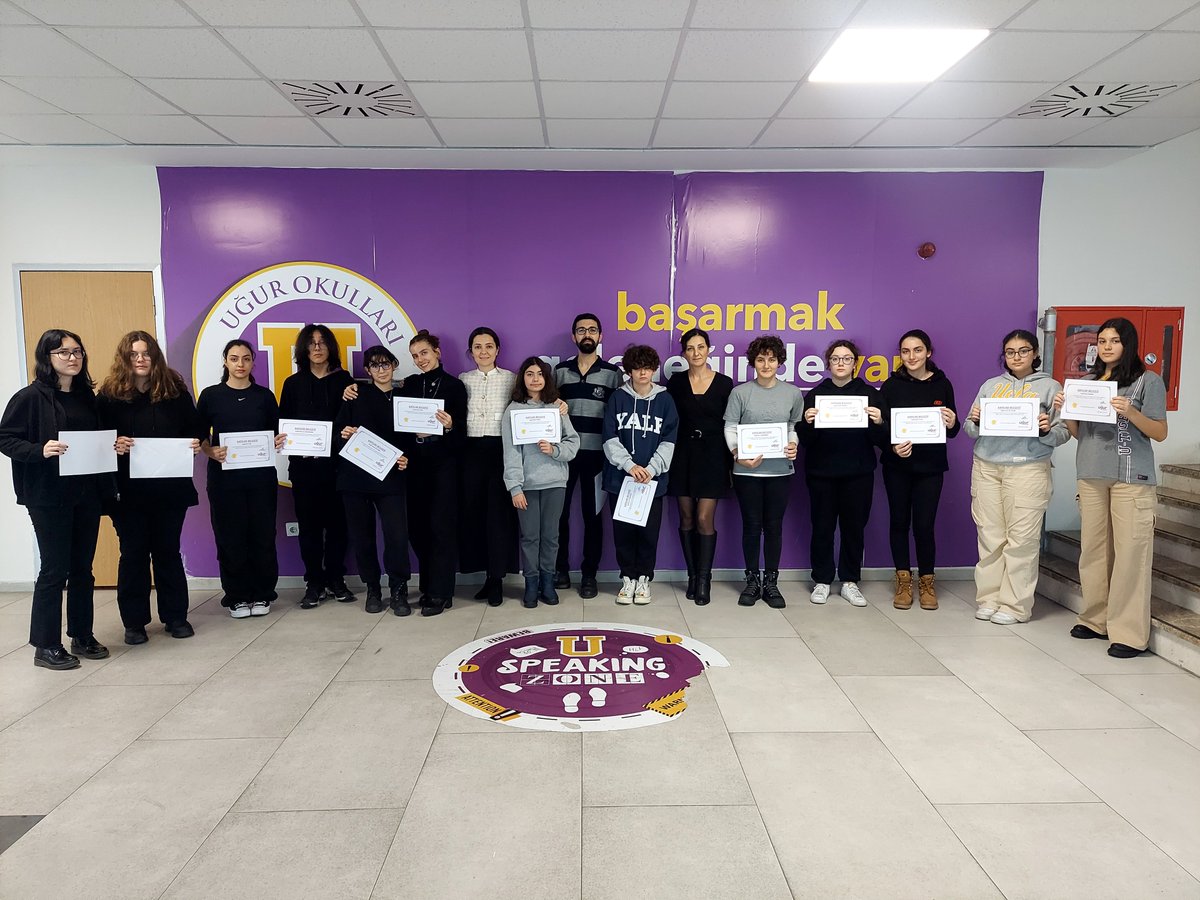 Okulumuzda düzenlenen 1. Sanat çalıştayı etkinliğinde Ortaokul ve Lise kademesi öğrencilerimiz özgün tasarımları ile karakalem çalışmaları yaptılar.🧑🏼‍🎨✏️🗒
Katılım sağlayan tüm öğrencilerimize sanat hayatlarında başarılar dileriz.💜#UğurdaSanatVar