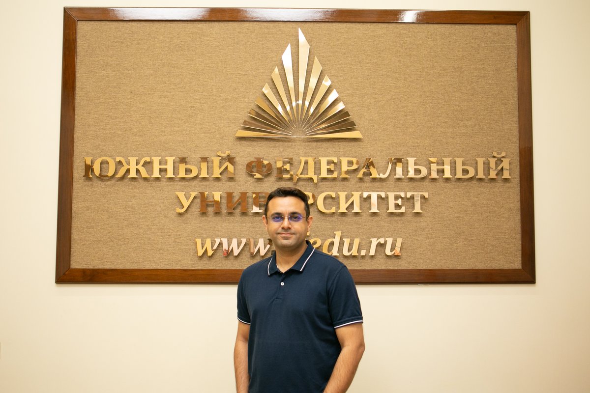 ChetanKeswani's tweet photo. This is also my current workplace and I am the only scientist working on plant pathology and biotic stress management. Standing on the shoulders of a giant.
https://t.co/JLuNZ71uxK
#RussianScience #ScienceHistory #AcademicTwitter https://t.co/kd1gFbL40r