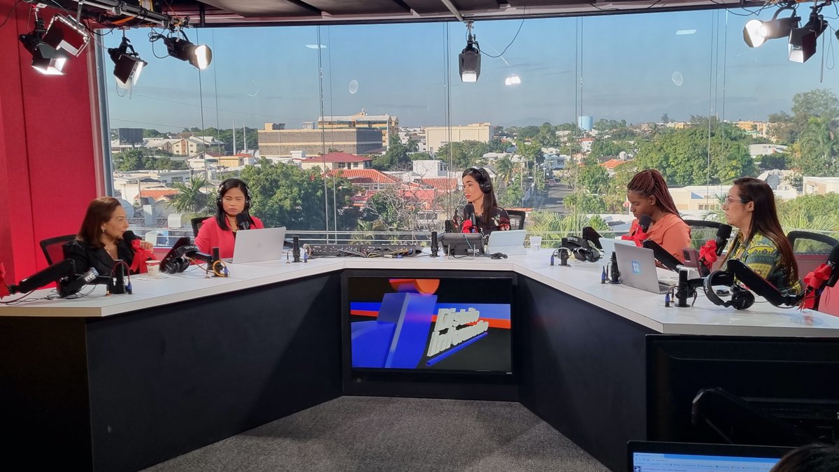 #EnVivo | La entrevista a la ministra de la Mujer, <a href="/MayrajimenezTFJ/">Mayra Jiménez</a>, en el programa <a href="/distritoinford/">Distrito Informativo RD</a>, junto a <a href="/LinaBisono/">Rafaelina Bisonó</a>, <a href="/KharlaPimentel/">Kharla Pimentel</a>, <a href="/Hoglabetiza/">Hogla Enecia Pérez</a> y <a href="/YezminCabrera/">Yezmin Cabrera</a>

Transmisión aquí: bit.ly/3YhZShJ 

#MMujerRD #VivirSinViolenciaEsPOSIBLE #EstoEsCambio