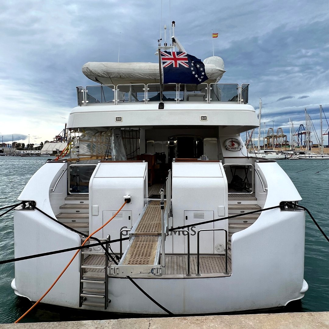 VaraderoVLC's tweet photo. The Carpentry has carried out the repairs on the teak deck, on the cap rail and has replaced a teak part on the bow of this 35-metre motor yacht.
#varaderovalencia #thecarpentry #valencia #shipyard #carpentry #refitandrepair #sailinglife #repairboat https://t.co/WlwXbNgYkx