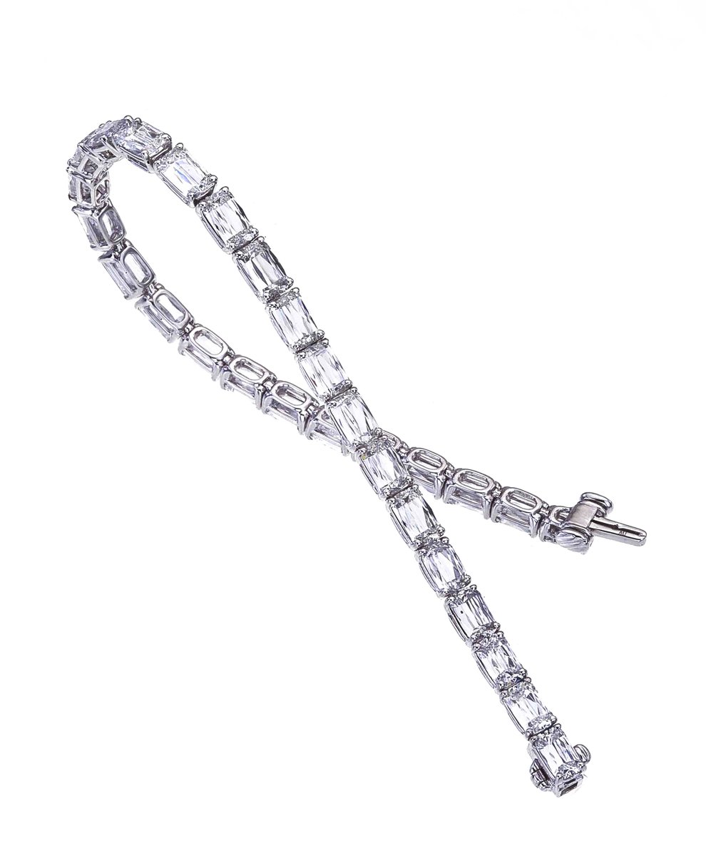 WilliamGoldberg's tweet photo. Present her with a breathtaking gift — #ASHOKAdiamonds, of course. From modern designs to timeless silhouettes, #ASHOKAdiamond jewelry makes the quintessential gift this holiday season.
.
Click the link below to see the glamorous gift guide: https://t.co/Gv7MC5F1T4 https://t.co/qEEbAbKPu1