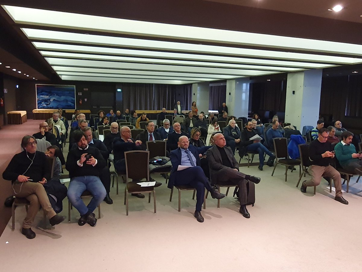 FilcaCisl's tweet photo. Il segr. naz. Ottavio De Luca è intervenuto al Consiglio generale della Filca Cisl Bari: "Lo sciopero è inutile, la #Cisl è per il dialogo e il confronto. Lo ribadiremo giovedì a Roma all'assemblea nazionale dei Delegati, alla quale parteciperemo con una folta delegazione". https://t.co/qHeMs6AqQn