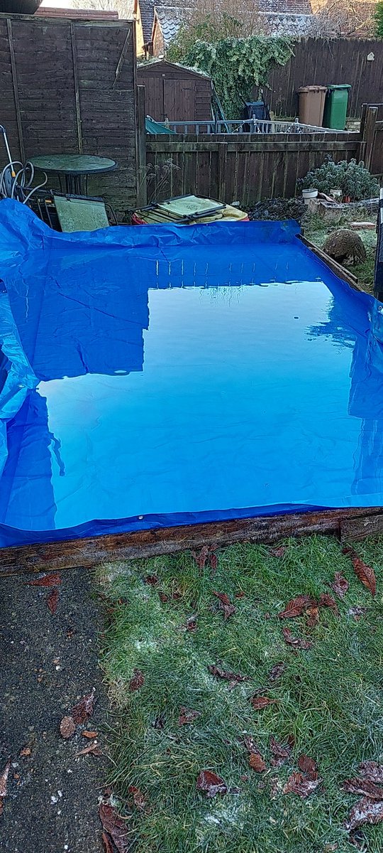 Due to get some -5s out here in the sticks, let's see if this freezes then they can train outside and not in the living room 🏒🥅