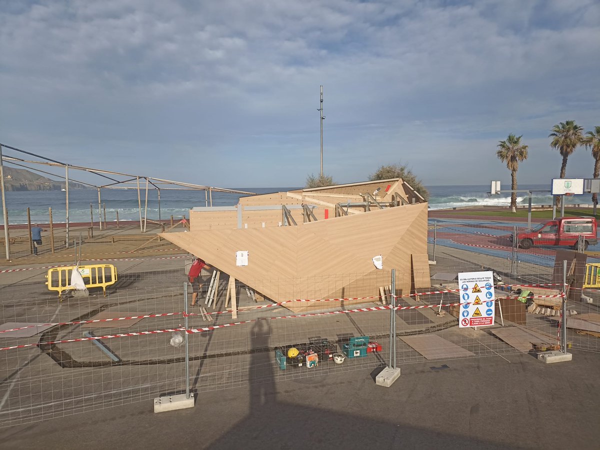 ParticipaLPGC's tweet photo. Avanzan las obras en el Parque Litoral El Rincón con la construcción del nuevo rocódromo para los apasionados de la escalada🔧. 

La instalación de la estructura fue una petición vecinal aprobada en los #PresupuestosParticipativos 2021 🗳️.

#ParticipaLPGC #participacionciudadana https://t.co/p8GNQzyr1A