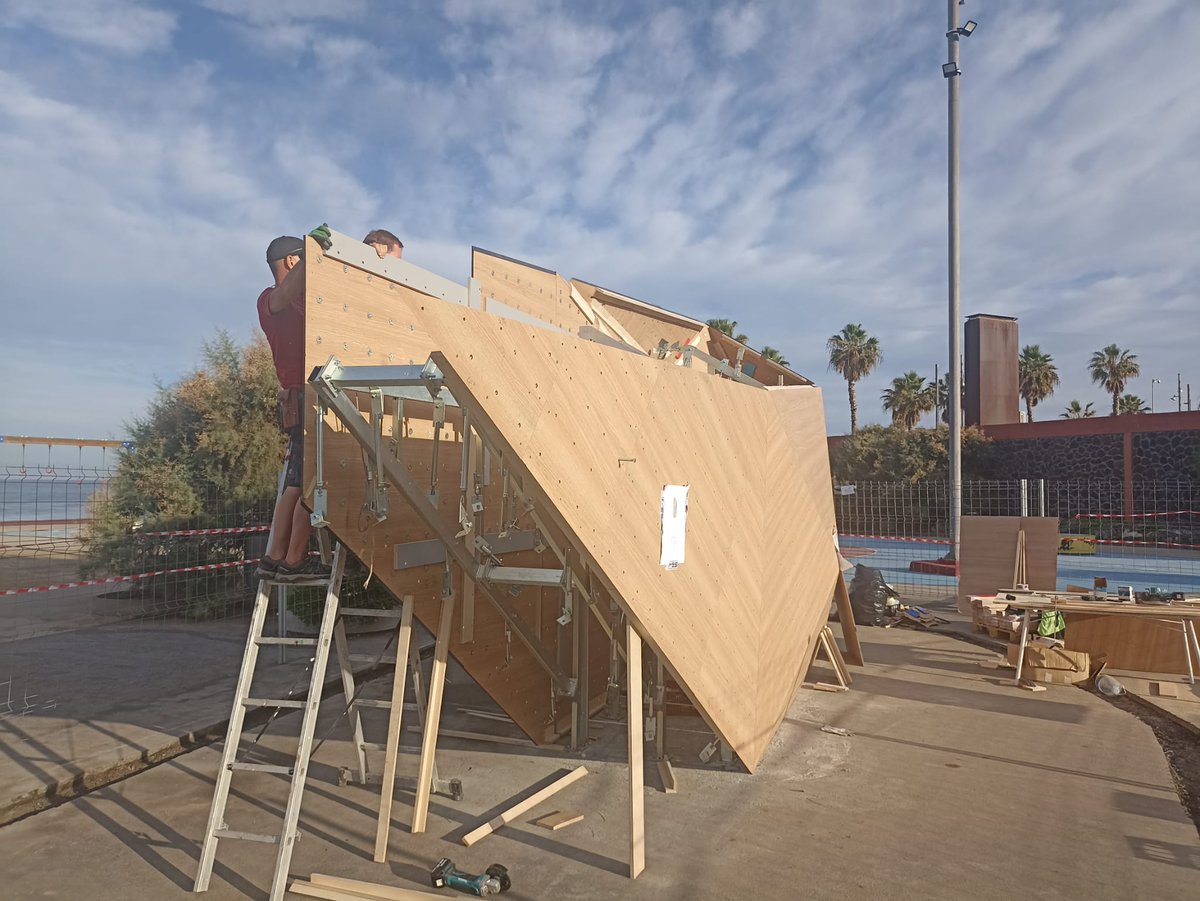 Avanzan las obras en el Parque Litoral El Rincón con la construcción del nuevo rocódromo para los apasionados de la escalada🔧. 

La instalación de la estructura fue una petición vecinal aprobada en los #PresupuestosParticipativos 2021 🗳️.

#ParticipaLPGC #participacionciudadana