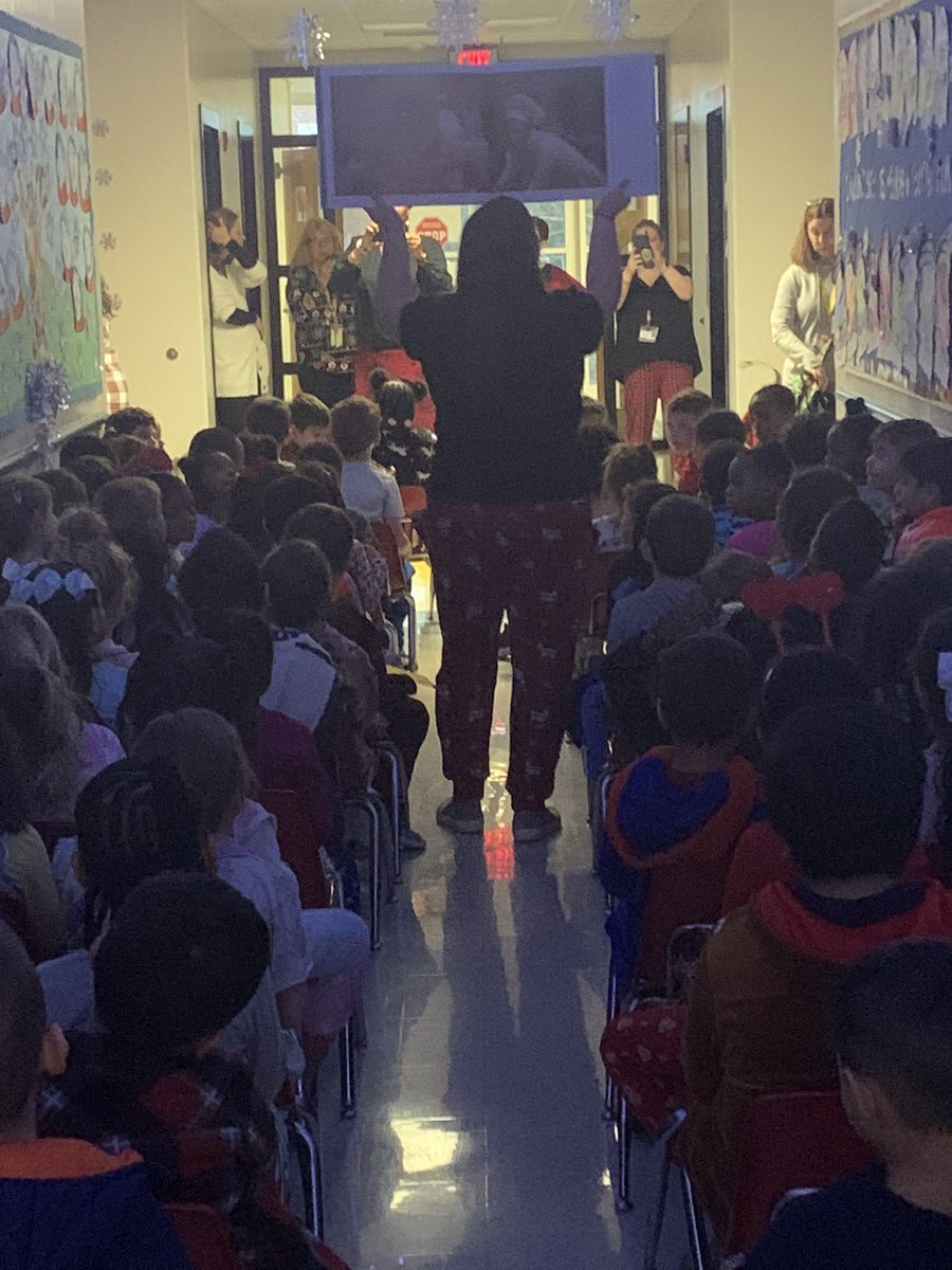 It’s a tradition! Kindergarten students enjoy a reading of the Polar Express. They’re set up and ready to ride the Polar Express! #allaboard
#HESLearningAndGrowing