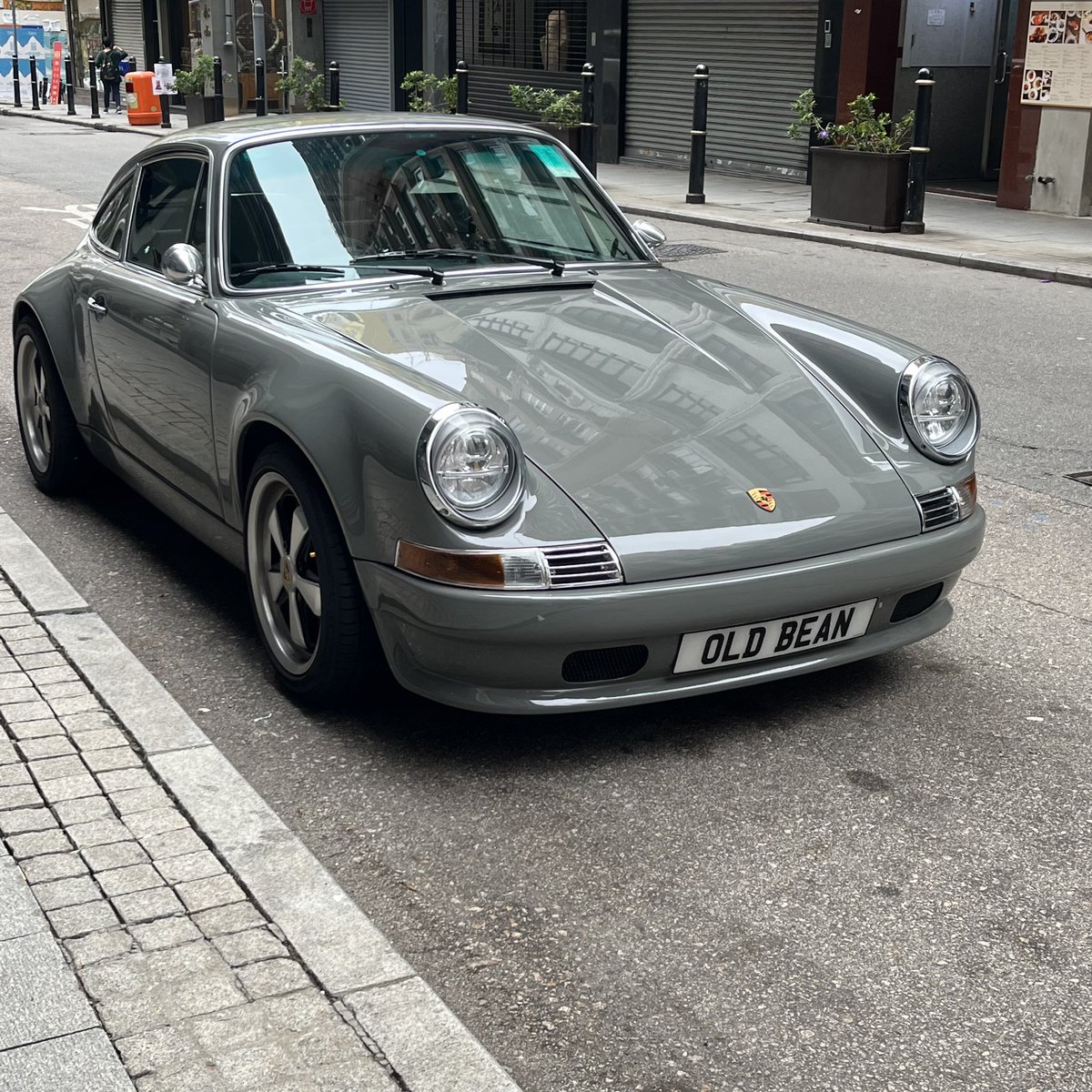 quantopop's tweet photo. I’m an #OLDBEAN in #HKnumberplates spotting 🙈 #HongKong @HKnumberplates https://t.co/oFFYKxWrzZ