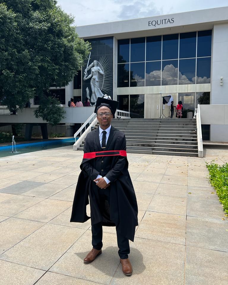 UFSweb's tweet photo. The sportsmen and women of KovsieSport do not only make their mark on the sports field, but are equipped at the UFS for a life after university.

Two soccer graduates were part of the #UFSGraduation2022. https://t.co/zSkciL6UI3