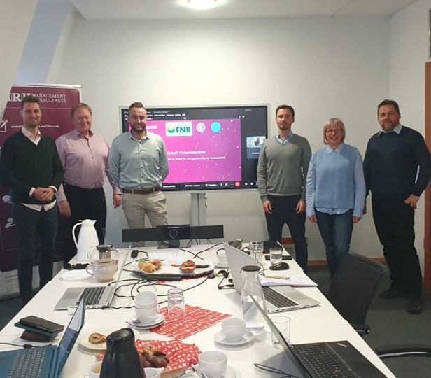 Letzten Freitag fand der Kickoff des Projektes „#Blockchain Technologie als Treiber für die #Digitalisierung der #Forstwirtschaft“ in Dresden statt. Gefördert wird das Projekt durch den FNR und wird zusammen mit der Uni Freiburg und MRK bearbeitet.