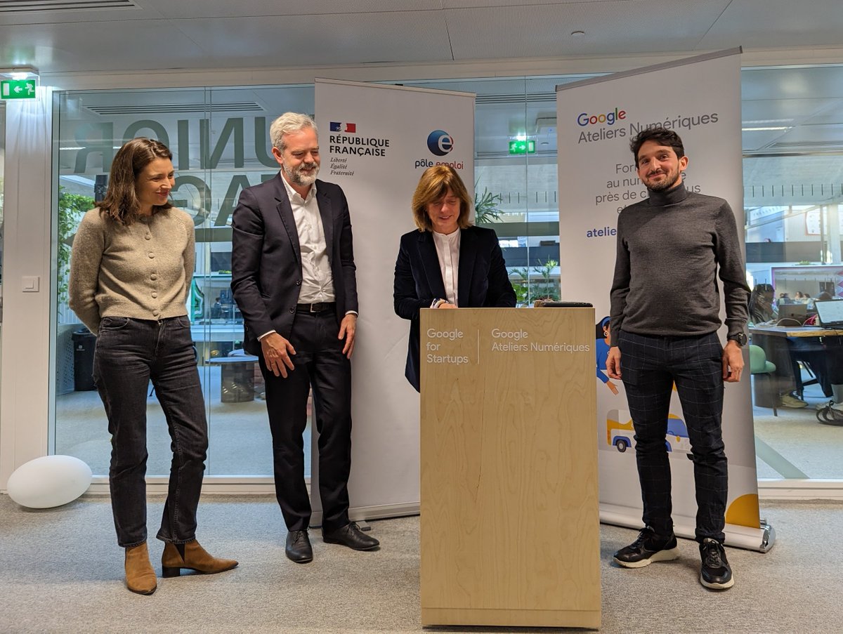 🎯 Aider 1000 jeunes à améliorer leur maîtrise du #numérique et booster leur employabilité : tel est le but de la convention signée aujourd'hui entre @poleemploi_IDF et @GoogleEnFrance à @joinstationf ! 🤝 @Nadine_CRINIER x @SebMissoffe #AteliersNumériques #TousMobilisés