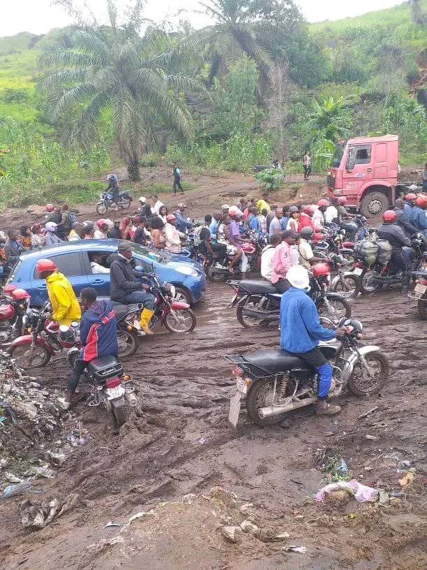 EmmanuelMPONGO1's tweet photo. Chères autorités @MuabiluMMPius, @GuyLoando_, faites vous associer des experts Urbaniste (vrais Médecins des villes) ensemble, nous portions des vraies solutions et durables face aux multiples catastrophes, qui ont comme résultat les pleurs, les pertes,...
@DeniseNyakeru https://t.co/ryXJEAQylg