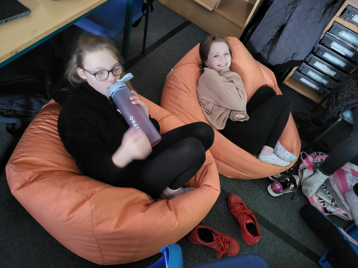 MsDWrightTeach's tweet photo. All ready to watch #SantaLive https://t.co/5SBurBWImu