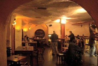 McrHistory's tweet image. Corbieres is hidden away on Half Moon Street, a back alleyway between Cross St and St. Ann’s Square. It was opened in 1978 by #mcfc footballer Mike Doyle. Historically, the quality of the the music on the jukebox has always been one of the most commented-on features of the bar.