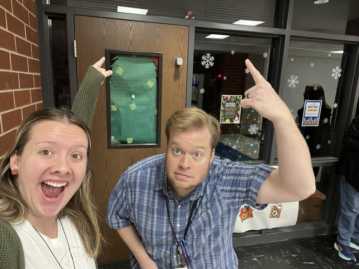 MrsWandling's tweet photo. #selfiewithelfie @MessickRebekah https://t.co/syVNqwefGe