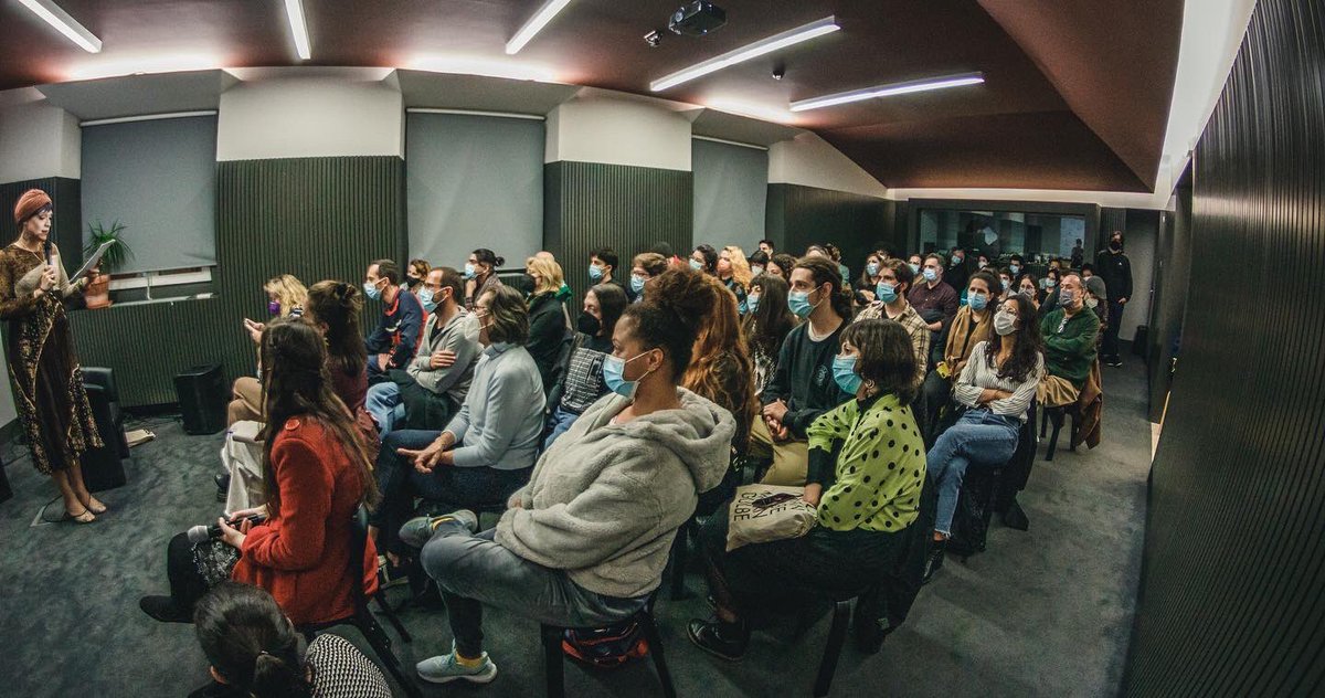 Hedflow's tweet photo. Hoje faz exatamente um ano que a #hedflow e o @CRevolu fizeram o primeiro evento em Lisboa com a presença da querida Rita von Hunty no Museu do Aljube para uma conversa sobre capitalismo, indústria cultural e resistência. ✨✊

📸 Victor Souza | hedflow https://t.co/sGUEqLQ8SQ
