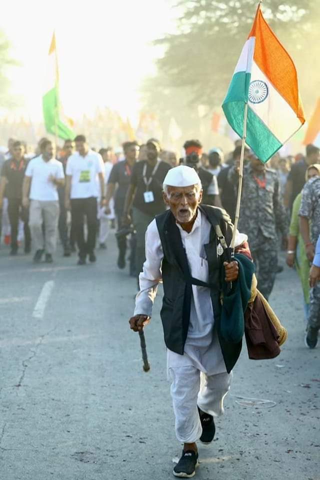 Khalid___Tweets's tweet photo. पथ के साथी 
@DivyaMaderna
@priyankagandhi

#BharatJodoYatra https://t.co/4uomQ0KXit