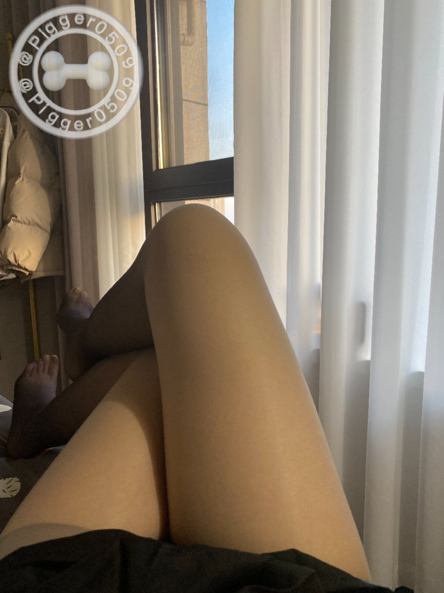 Pigger0509's tweet photo. 今天就不发臀啦
发个腿吧

麻烦大佬
@CPcoupling_RC 
@CPorgyUniverse 
@CPcoupling 
@tbzt3623 
#丝袜 https://t.co/mE2kQftGcr