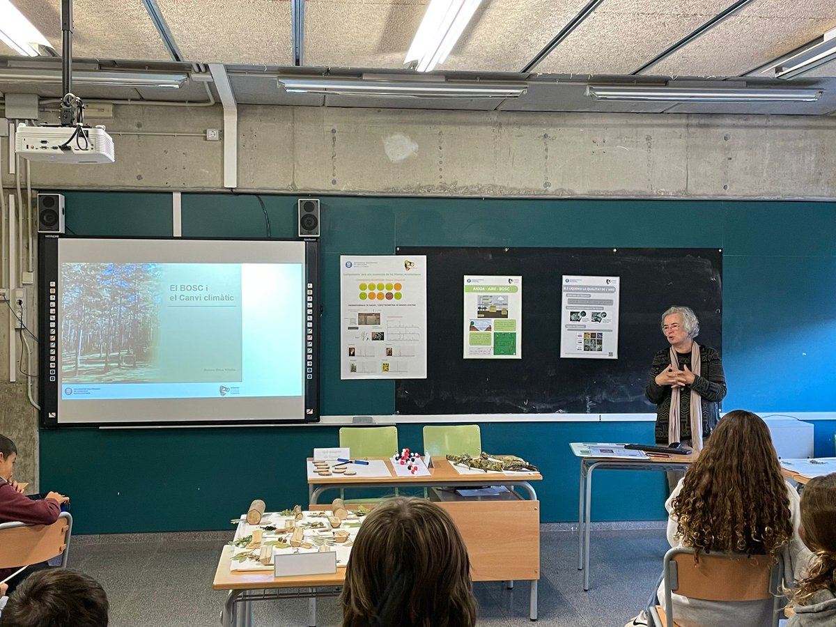 inspuigreig's tweet photo. Dimecres els alumnes de 1r d’ESO van gaudir de la xerrada sobre el “El BOSC i el canvi climàtic”, seguit del “Coneixes el BOSC que t’envolta?” per Dolors Graude la UPC Manresa i Directora de @ExploratoriRN
https://t.co/Bpj2RFsn7B https://t.co/Y25q3rhWvG