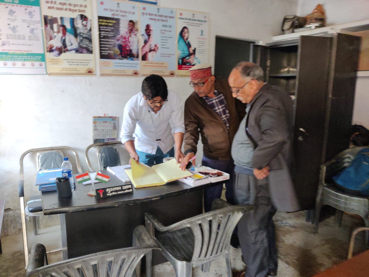 Mustafa33290466's tweet photo. Today, on 13/12/22, surprise inspection of HWC Baharampur Badrao Mau,was done by Respected CMO Sir Mau. And reviewed about the health facilities being provided at Ayushman Bharat Health and Wellness Center
@DMMau1 @Dcpmmau @brajeshpathakup @myogioffice https://t.co/qZVN4nwnAg